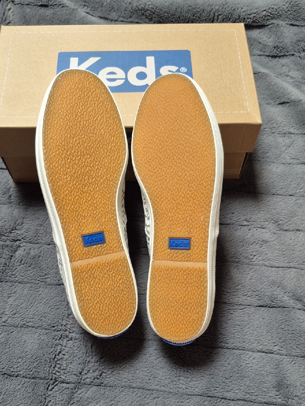 Keds Botanical Off White Sneakers with Leaf Print, & 2 Laces, New In Box - Picture 8 of 13
